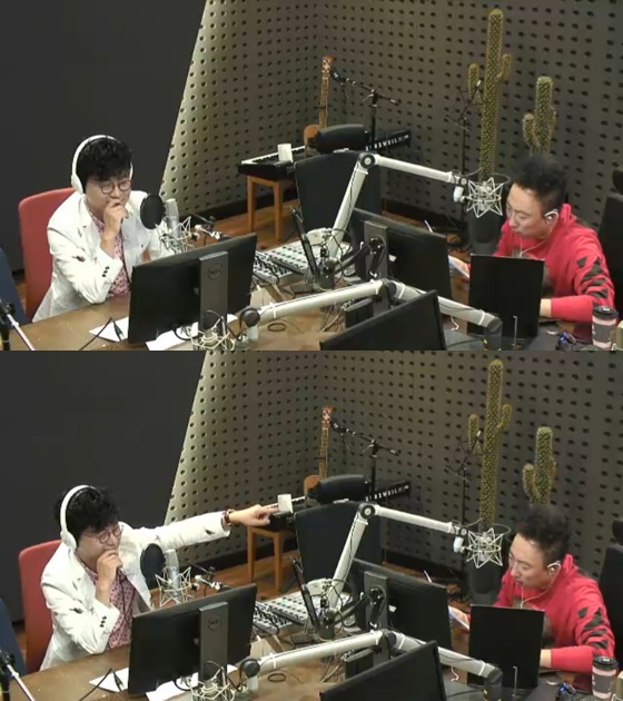개그맨 겸 프로 포커플레이어 김학도(왼쪽), 개그맨 박명수 /사진=KBS 라디오 쿨FM '박명수의 라디오쇼' 보이는 라디오 방송화면 캡처