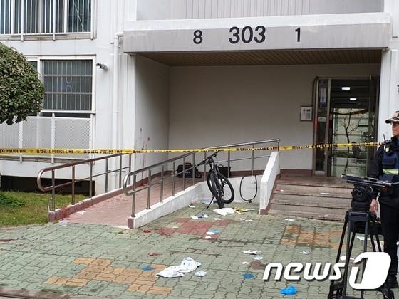 진주서 40대 남성 아파트 방화 후 흉기 난동..사망 5명·부상 13명 /사진=뉴스1