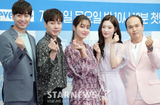 에릭, 앤디, 배우 이민정, 정채연, 김광규(사진 맨 왼쪽부터 오른쪽으로)/사진=김창현 기자 chmt@