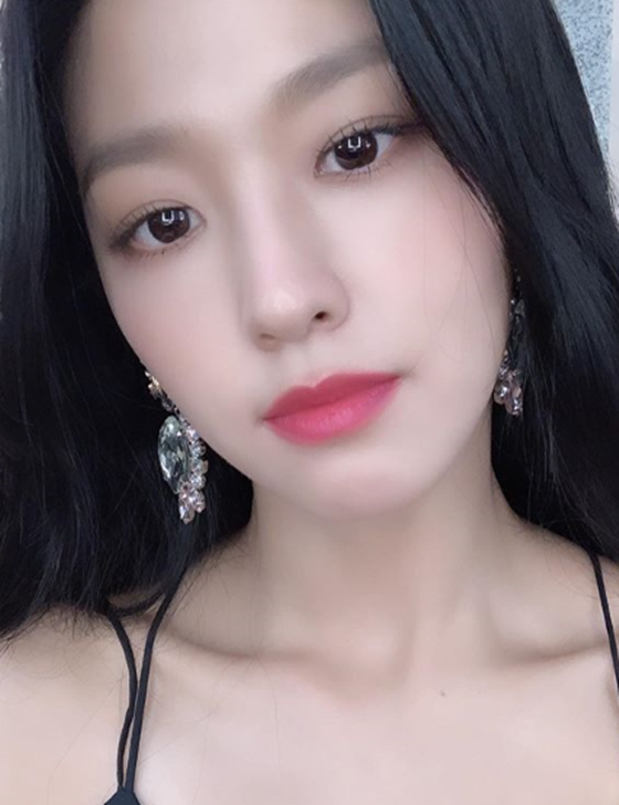 설현./사진=설현 인스타그램