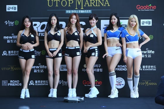 왼쪽부터 로드걸 김이슬, 김보람, 심소미, 한혜은, 신혜리, 임지우. /사진=로드 FC