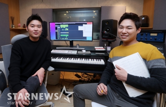 (왼쪽부터) 프로듀싱팀 플레이사운드 멤버 알고보니 혼수상태, 김지환 / 사진=김휘선 기자