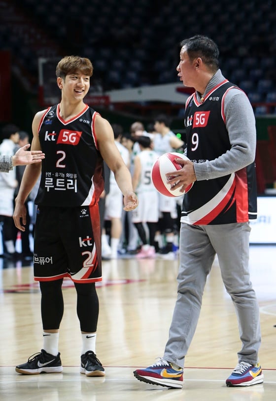 허훈, 허재(오른쪽). /사진=KBL