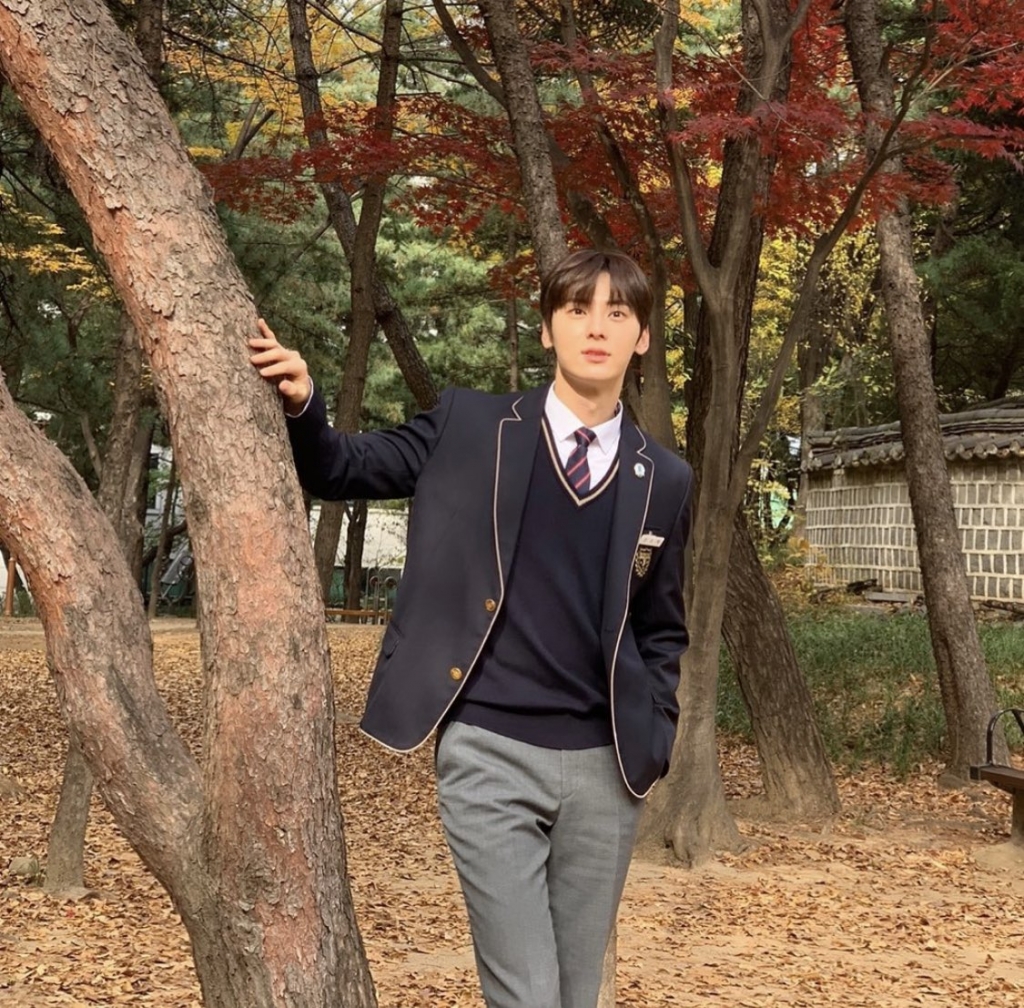 /사진=황민현 인스타그램