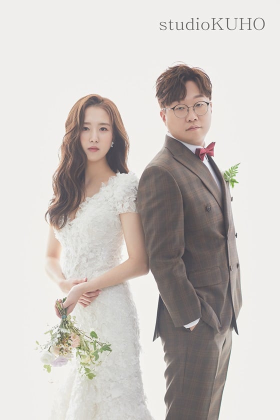 /사진제공=웨딩매거진(웨딩21) 포토그래퍼(최석봉_구호스튜디오) 영상(데빌스도어) 웨딩디렉터(김은정) 웨딩드레스(클라라) 턱시도&슈트(맵시옴므) 한복(박선희한복) 메이크업(류수영_쉬작) 헤어(미영) 플라워 및 제품(슈에뜨블룸, 앙뜨, 이로스타일)