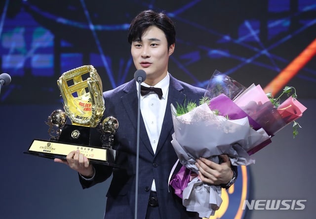 지난해 12월 유격수 골든글러브를 받은 김하성. /사진=뉴시스