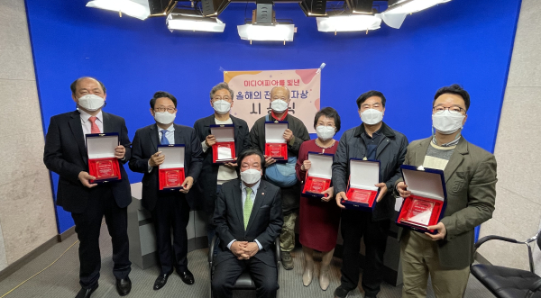 인터넷신문 매체 미디어피아가 '2020년을 빛낸 미디어피아 전문기자상' 시상식을 최근 그랑프리스튜디오에서 가졌다.