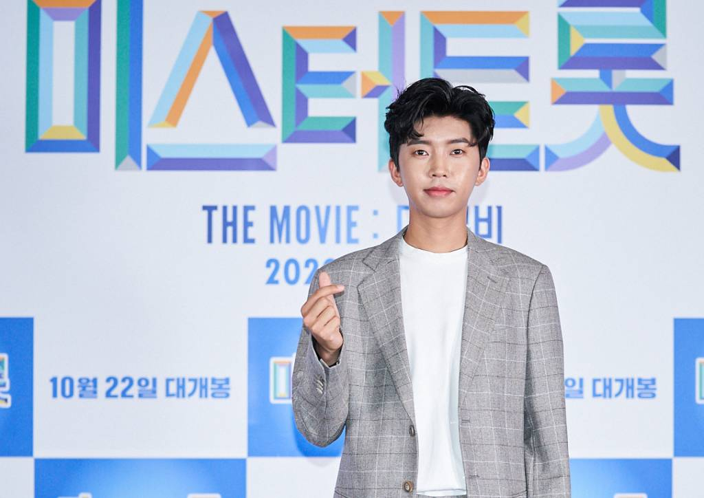 가수 임영웅이 19일 오후 온라인 생중계로 진행된 '미스터트롯 : 더무비' 제작보고회에 참석해 포즈를 취하고 있다. /사진제공=모비 /사진=이동훈 기자 photoguy@