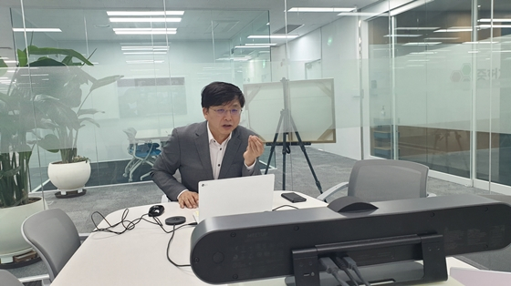영화 '부활'의 구수환 감독이 미래학교자치교육연대를 대상으로 한 온라인 강연에서 이태석 신부의 리더십을 전했다./사진제공=이태석재단