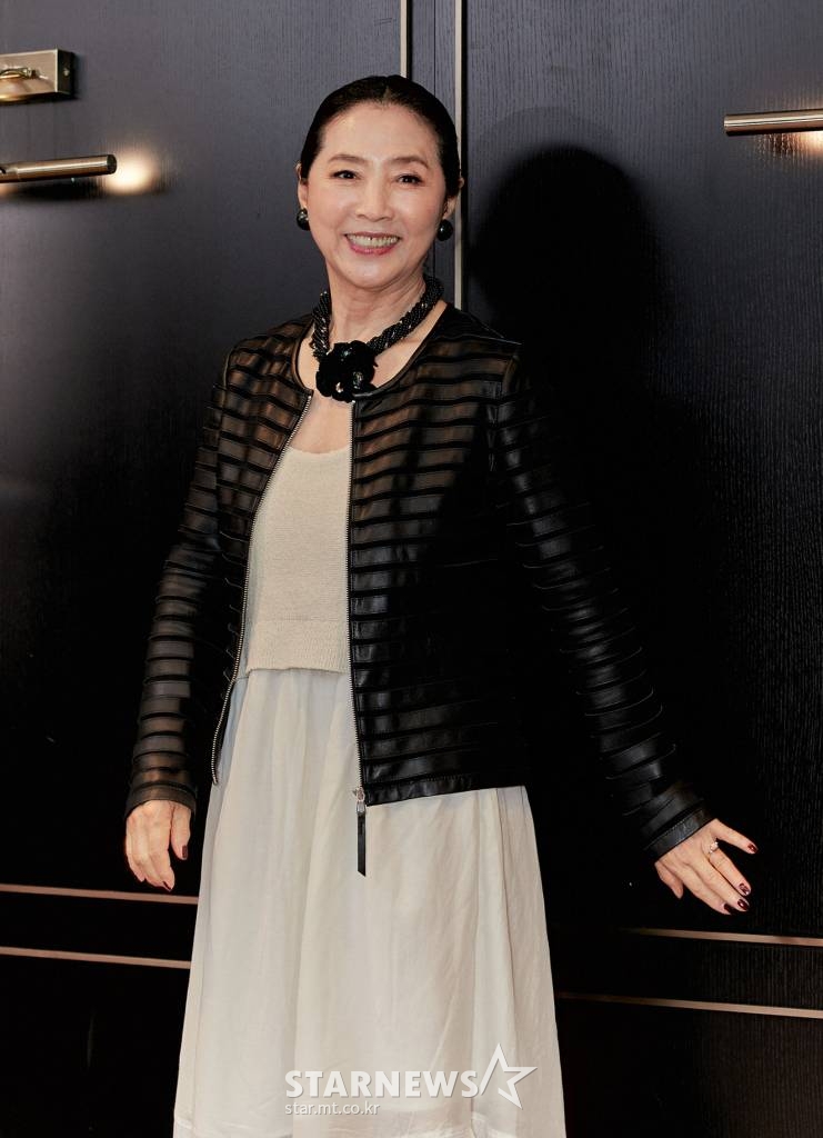 영화 '빛나는 순간'의 주연배우 고두심이 21일 오전 진행된 라운드 인터뷰를 위해 포즈를 취하고 있다. /사진제공=명필름 2021.06.21 /사진=이동훈 기자 photoguy@
