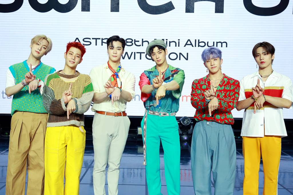 그룹 '아스트로'(ASTRO)가 2일 온라인 생중계로 진행된 미니 8집 '스위치 온'(SWITCH ON) 발매 기념 기자간담회에 앞서 포즈를 취하고 있다. /사진제공=판타지오뮤직 2021.08.02 /사진=이동훈 기자 photoguy@