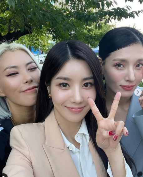가비, 권은비, 모니카 /사진=권은비 인스타그램