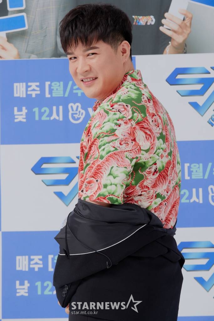그룹 슈퍼주니어 신동이 22일 오후 온라인 생중계로 진행된 웹 예능 프로그램 '슈주리턴즈4' 제작발표회에서 포즈를 취하고 있다. /사진제공=SM C&C /사진=이동훈 기자 photoguy@
