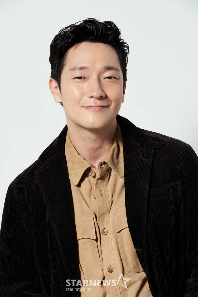 배우 손석구가 18일 오후 화상으로 진행된 영화 '연애 빠진 로맨스' 개봉 관련 인터뷰에 앞서 포즈를 취하고 있다. 손석구는 극 중 섹스칼럼을 쓰기 위해 사랑 없는 연애를 시도하는 우리 역을 맡았다. '연애 빠진 로맨스'는 데이트 어플로 만난 남녀가 조금씩 서로에 대해 알아가게 되면서 벌어지는 일을 그린 이야기다. 오는 24일 개봉. / 사진제공 = CJ ENM /사진=김창현 기자 chmt@
