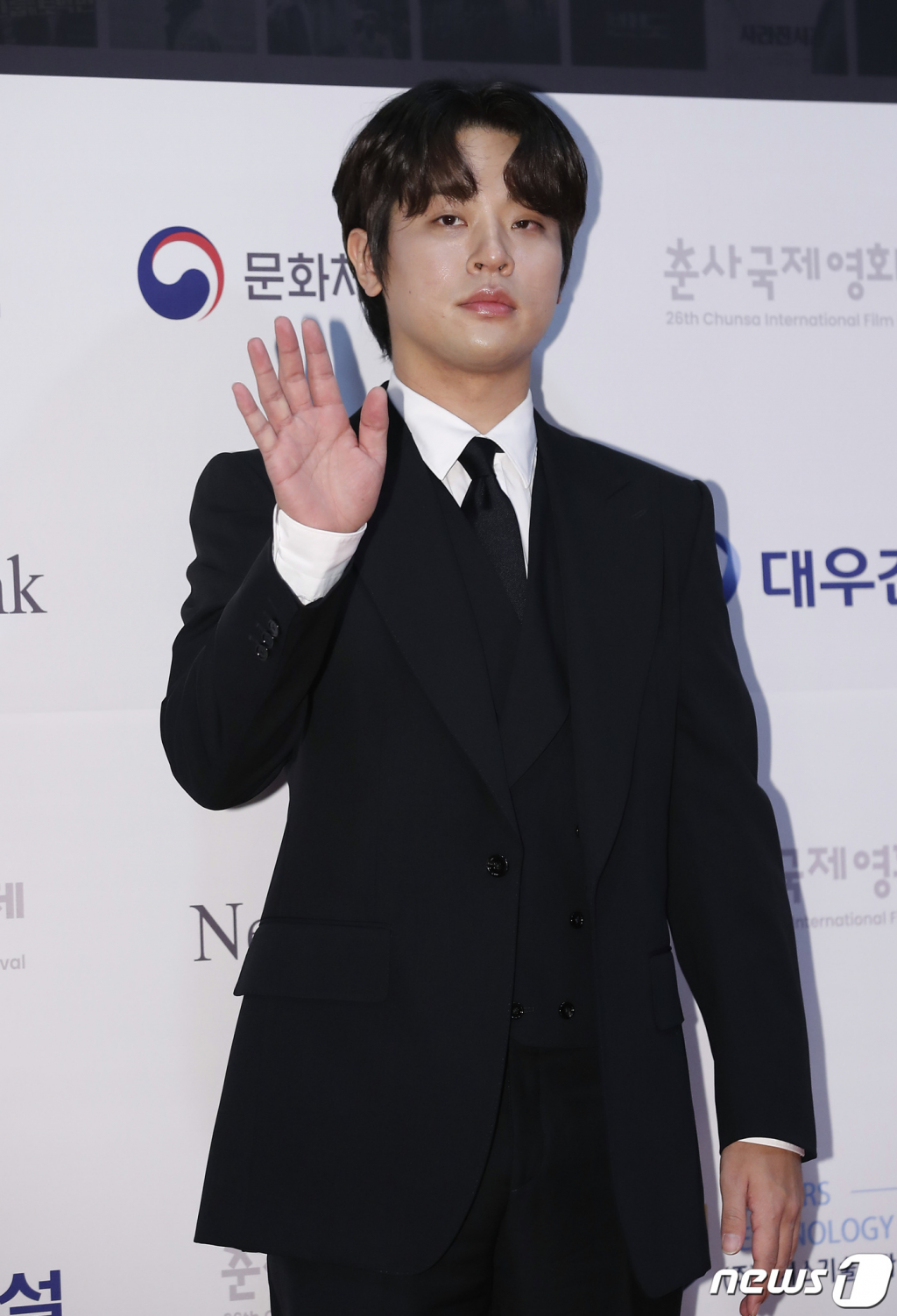 (서울=뉴스1) 권현진 기자 = 배우 박정민이 19일 오후 서울 강남구 CGV 청담씨네시티에서 열린 ‘제26회 춘사국제영화제’ 레드카펫 행사에 참석해 포즈를 취하고 있다. 2021.11.19./뉴스1