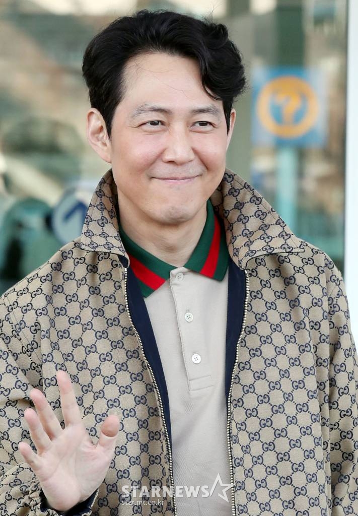 배우 이정재가 칸영화제 참석등 해외일정을 위해 9일 오전 인천국제공항을 통해 출국하고 있다. 2022.05.09 /사진=임성균 기자 tjdrbs23@