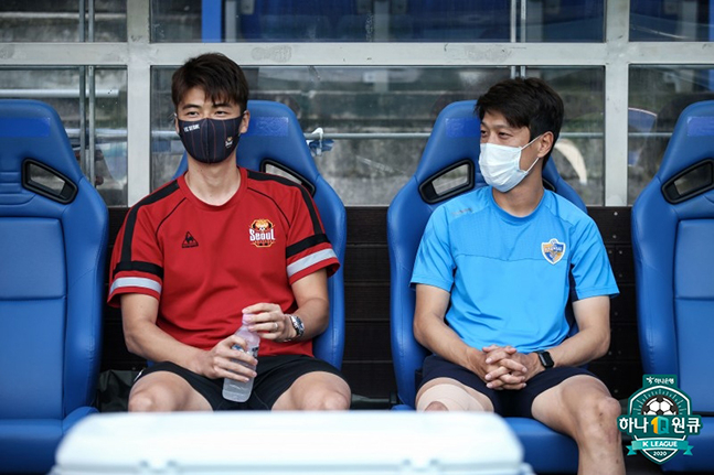 FC서울 기성용(왼쪽)과 울산현대 이청용. /사진=한국프로축구연맹