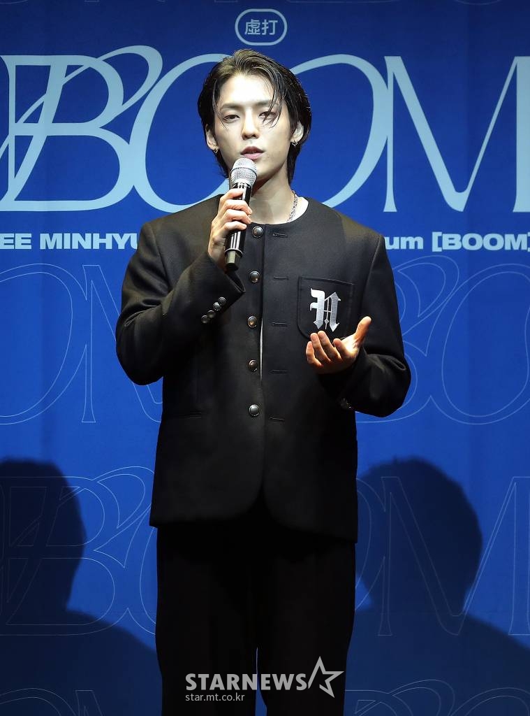비투비 이민혁이 27일 오후 서울 용산구 한남동 블루스퀘어에서 열린 두 번째 정규앨범 'BOOM' 발매기념 쇼케이스에 참석해 인사말을 하고 있다. 이민혁의 이번 앨범 타이틀곡 'BOOM'은 웡크 트랩 스타일의 강렬한 비트가 인상적이며 낯섦에서 오는 새로운 설렘을 담아낸 곡이다. 2022.06.27 /사진=김창현 기자 chmt@