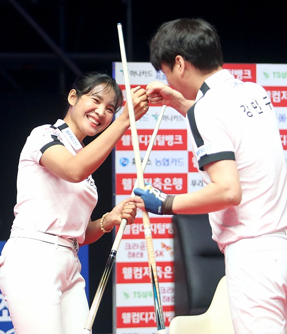 스롱피아비(왼쪽)와 강민구. /사진=PBA 제공