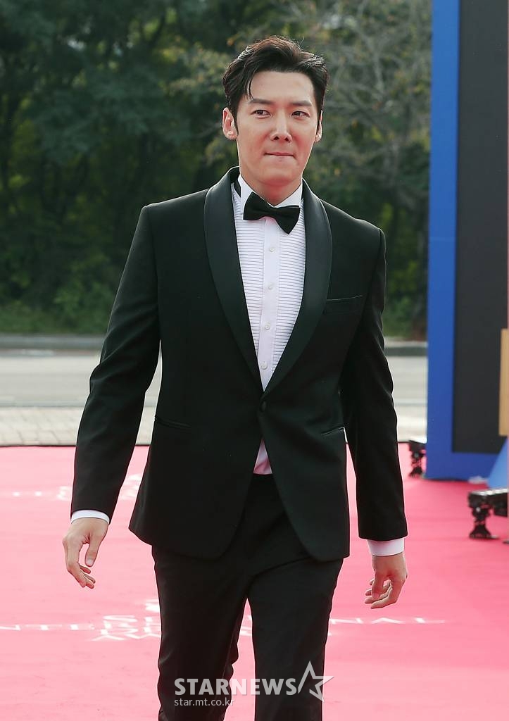 배우 최진혁이 22일 오후 서울 영등포구 여의도동 KBS홀에서 진행된 '17회 서울드라마어워즈' 레드카펫 행사에 참석하고 있다. 2022.09.22 /사진=김창현 기자 chmt@