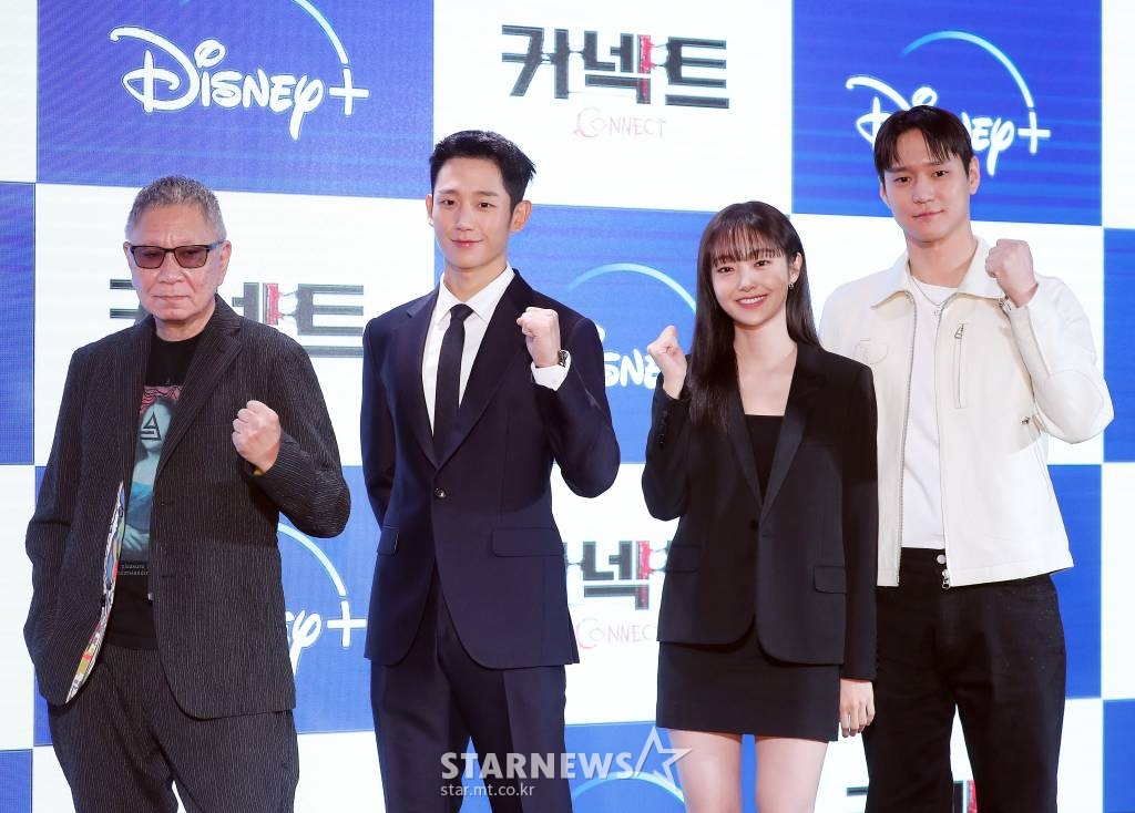 미이케 타카시 감독, 배우 정해인, 김혜준, 고경표가 7일 오전 부산 해운대구 그랜드 조선에서 열린 디즈니+ 오리지널 시리즈 '커넥트' 기자간담회에 참석해 포즈를 취하고 있다. '커넥트'는 죽지 않는 몸을 가진 새로운 인종, '커넥트' 동수가 장기밀매 조직에게 납치당해 한쪽 눈을 빼앗긴 뒤, 자신의 눈이 대한민국을 떠들썩하게 만든 연쇄살인마에게 이식됐다는 것을 알고 그를 쫓는 지독한 추격을 담아낸 이야기다. 12월 공개 예정. 2022.10.07 /사진=김창현 기자 chmt@