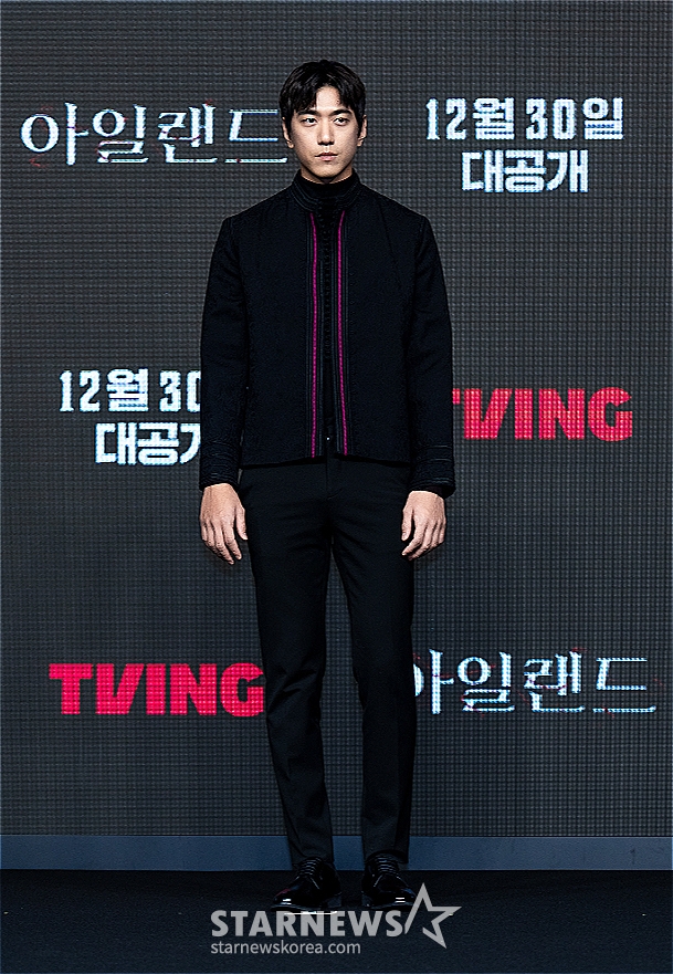 배우 성준이 22일 오후 서울 여의도 콘래드 호텔에서 진행된 티빙 오리지널 '아일랜드' 제작발표회에 참석해 포즈를 취하고 있다.  세상을 멸망시키려는 악에 대항해 싸워야 하는 운명을 가진 인물들의 여정을 그린 드라마 '아일랜드'는 오는 30일 공개된다. /사진제공=티빙 2022.12.22 /사진=이동훈 기자 photoguy@