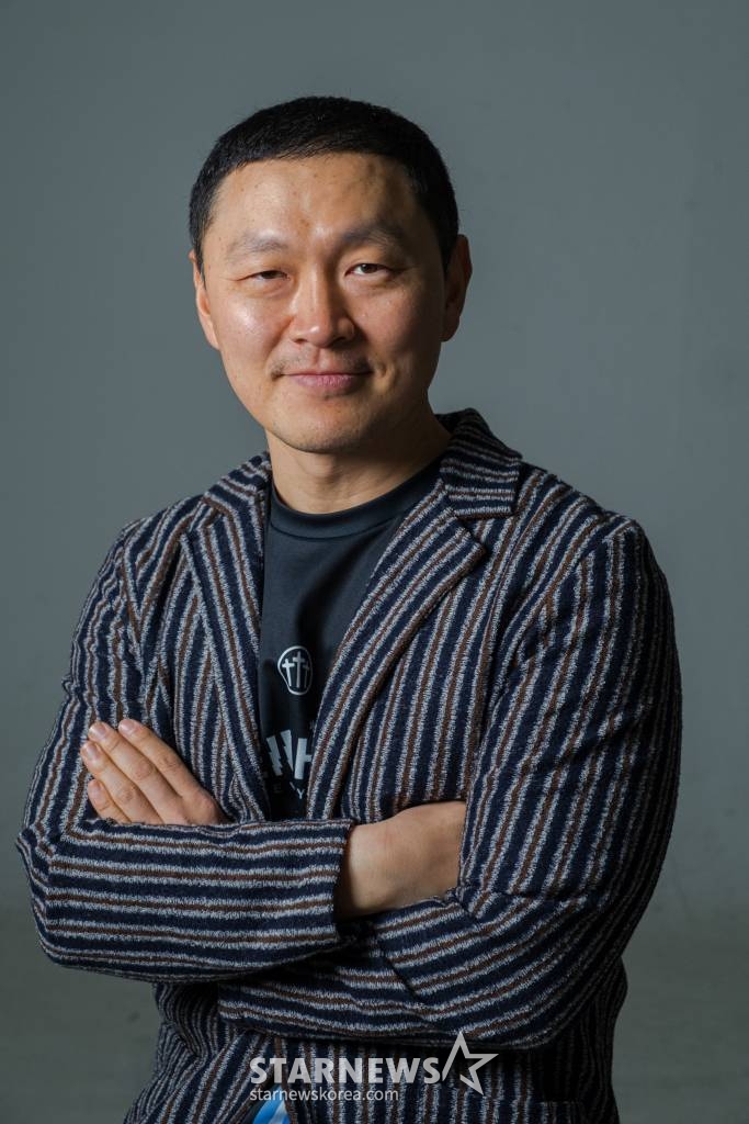 배우 양동근이 26일 오전 화상으로 진행된 왓챠 오리지널 시리즈 '사막의 왕' 관련 인터뷰를 위해 포즈를 취하고 있다. '사막의 왕'은 돈이 전부라고 믿는 사람들과 돈이 다가 아니라 믿는 사람들의 선택에 관한 이야기를 그린 작품으로 김보통 작가와 왓챠가 선보이는 '김보통 프로젝트' 중 하나다. / 사진제공 = 왓챠 /사진=김창현 기자 chmt@