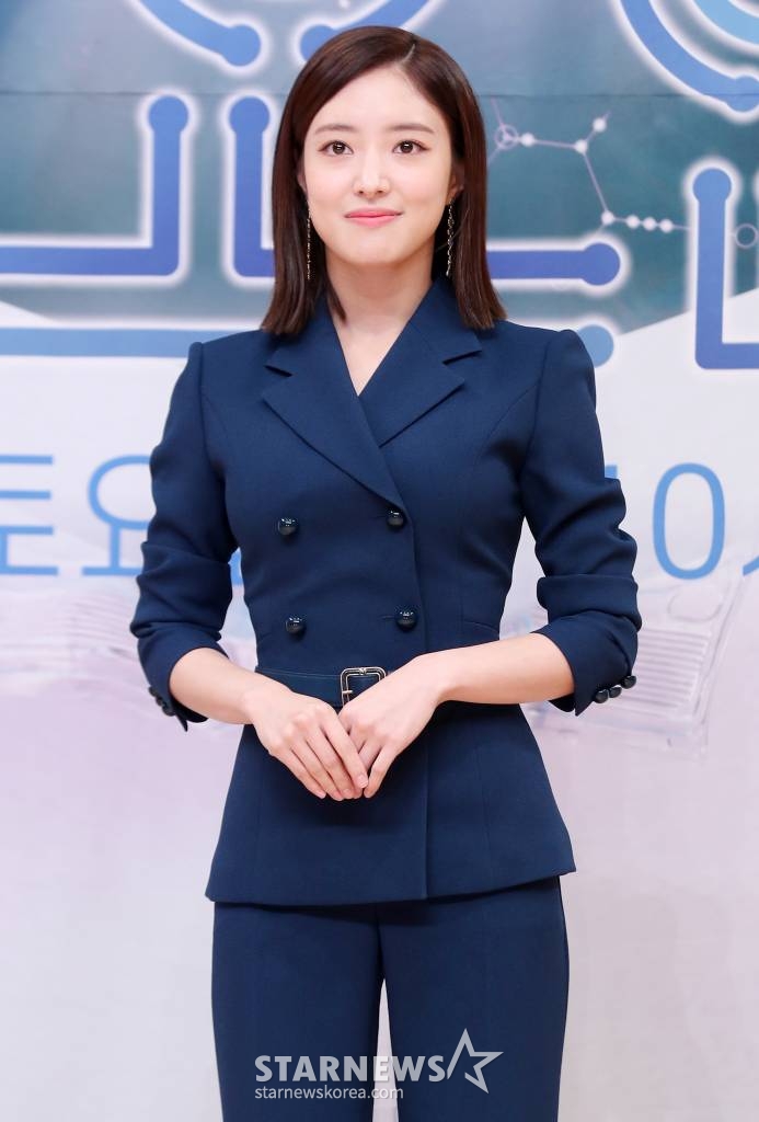 배우 이세영이 18일 오후 서울 양천구 목동 SBS에서 진행된 SBS 금토드라마 '의사 요한' 제작발표회에 참석해 포즈를 취하고 있다. /사진=김휘선 기자 hwijpg@