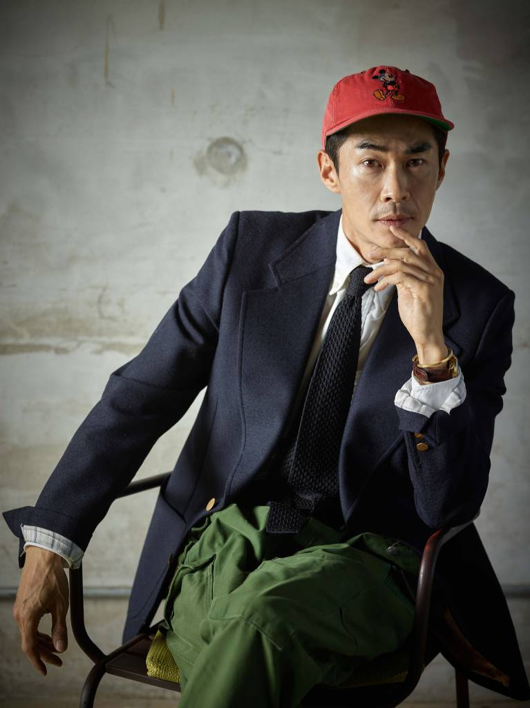 영화 '영웅'(감독 윤제균)의 배우 배정남이 18일 오후 진행된 인터뷰를 위해 포즈를 취하고 있다. '영웅'은 1909년 10월 하얼빈에서 이토 히로부미를 사살한 뒤 일본 법정의 사형 판결을 받고 순국한 안중근(정성화 분) 의사가 거사를 준비하던 때부터 죽음을 맞이하던 순간까지 잊을 수 없는 마지막 1년을 그린 영화다. /사진제공=CJENM 2023.01.18 /사진=이동훈 기자 photoguy@