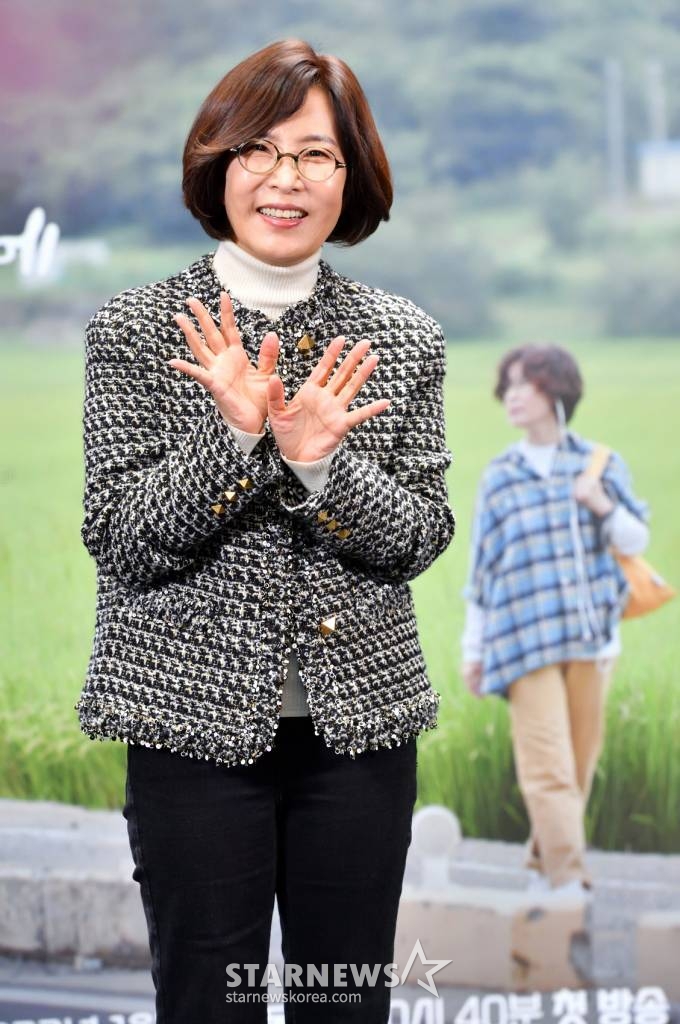 가수 이선희가 5일 오후 온라인으로 진행된 KBS 새 예능 '한 번쯤 멈출 수밖에' 제작발표회에 참석해 포즈를 취하고 있다. <사진=KBS> 2020.01.05 /사진=임성균 기자 tjdrbs23@