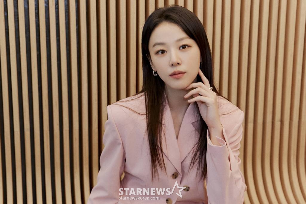 tvN 드라마 '스물다섯 스물하나'의 배우 이주명이 13일 오후 진행된 종영 인터뷰를 위해 포즈를 취하고 있다. '스물다섯 스물하나'는 1998년, 시대에게 꿈을 빼앗긴 청춘들의 방황과 성장을 그린 청량로맨스다. /사진제공=YG엔터테인먼트 2022.04.13 /사진=이동훈 기자 photoguy@