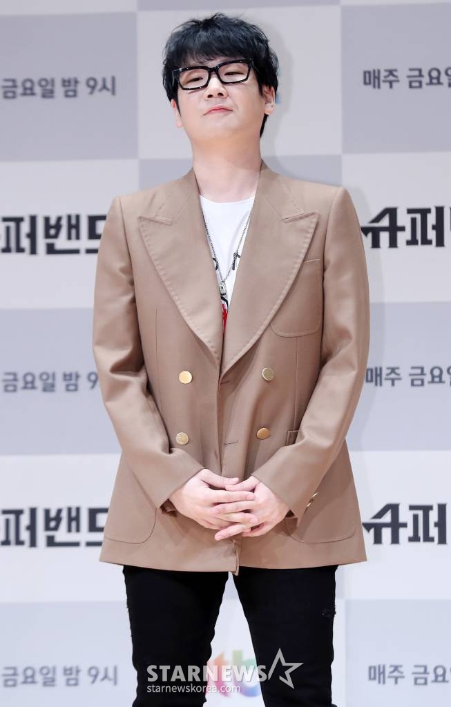 밴드 넬 김종완이 11일 오전 서울 마포구 상암 JTBC에서 진행된 예능프로그램 '슈퍼밴드' 제작발표회에 참석해 포즈를 취하고 있다. /사진=김휘선 기자 hwijpg@