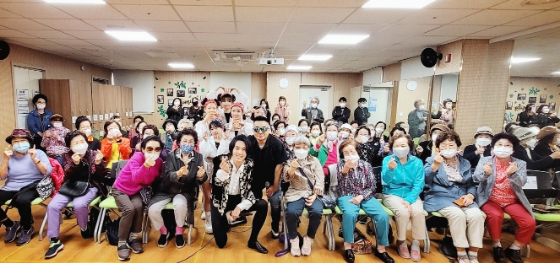 노현태, 정민찬, 하이디, 초코파이브가 참석한 '감사해 孝, 사랑해 you' 행사./사진=삼선실버복지센터