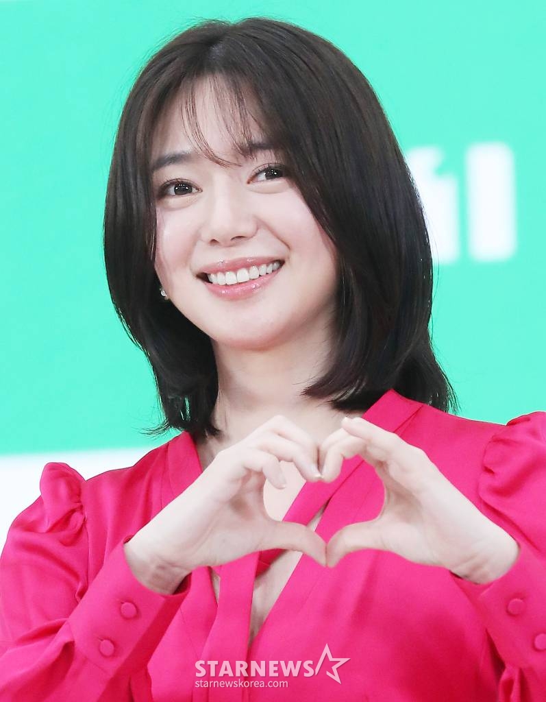 배우 이엘리야가 2일 오전 서울 영등포구 여의도동 KBS본관에서 진행된 KBS1 '즐거운 챔피언 시즌3-어울림픽' 제작발표회에 참석해 포즈를 취하고 있다. '어울림픽'은 장애인과 비장애인이 함께 팀을 만들어 전국대회에 출전하는 과정을 그린 프로그램이다. 2023.06.02 /사진=김창현 기자 chmt@