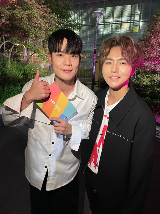 정동하(사진 오른쪽)가 광주 MBC '문화콘서트 난장'에 출연한다./사진제공=뮤직원컴퍼니