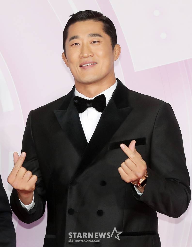 '순정 파이터' 김동현이 17일 오후 서울 마포구 상암동 SBS프리즘타워에서 진행된 '2022 SBS 연예대상'에 참석해 포즈를 취하고 있다. 2022.12.17 /사진=김창현 기자 chmt@