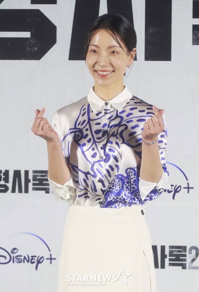 배우 김신록이 3일 오후 서울 CGV용산아이파크몰에서 진행된 디즈니플러스 오리지널 시리즈 '형사록 시즌2' 언론시사회에 참석해 포즈를 취하고 있다. 협박범 '친구'의 숨은 배후를 쫓기 위해 다시 돌아온 강력계 형사 택록의 마지막 반격을 그린 웰메이드 범죄 스릴러 '형사록 시즌2'는 오는 5일 공개된다. /2023.07.03 /사진=이동훈 기자 photoguy@