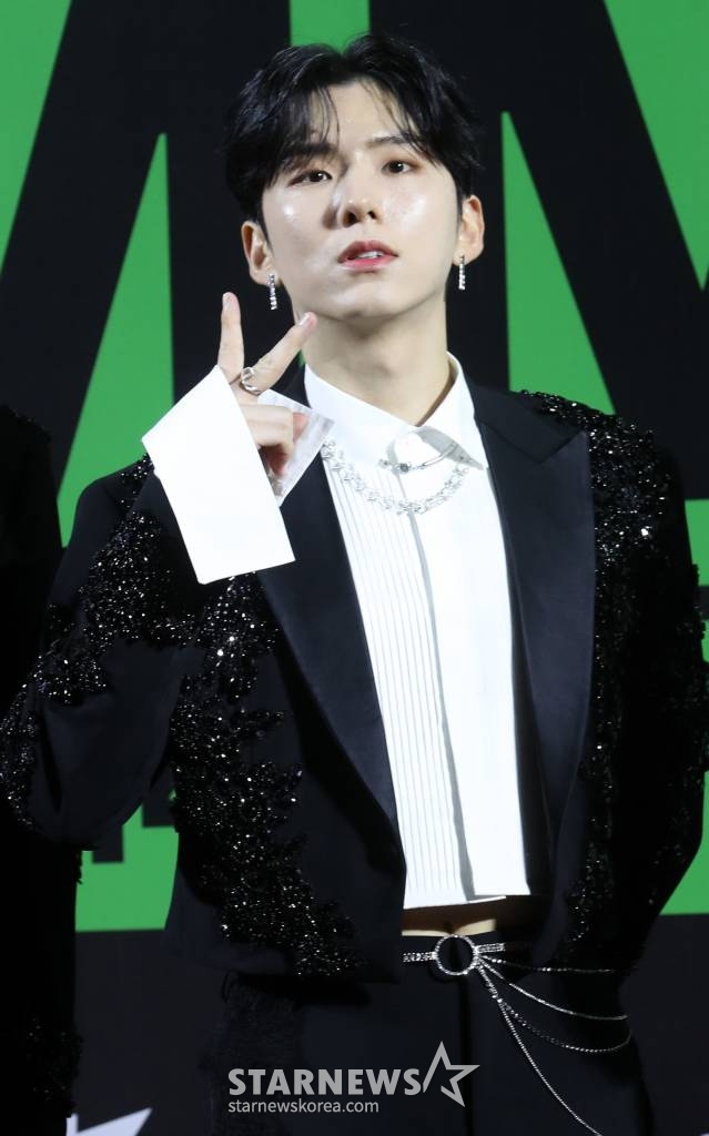 그룹 몬스타엑스 기현이 26일 오후 서울 구로구 고척스카이돔에서 열린 'MMA2022' 시상식 레드카펫에서 포즈를 취하고 있다. 2022.11.26 /사진=임성균 기자 tjdrbs23@