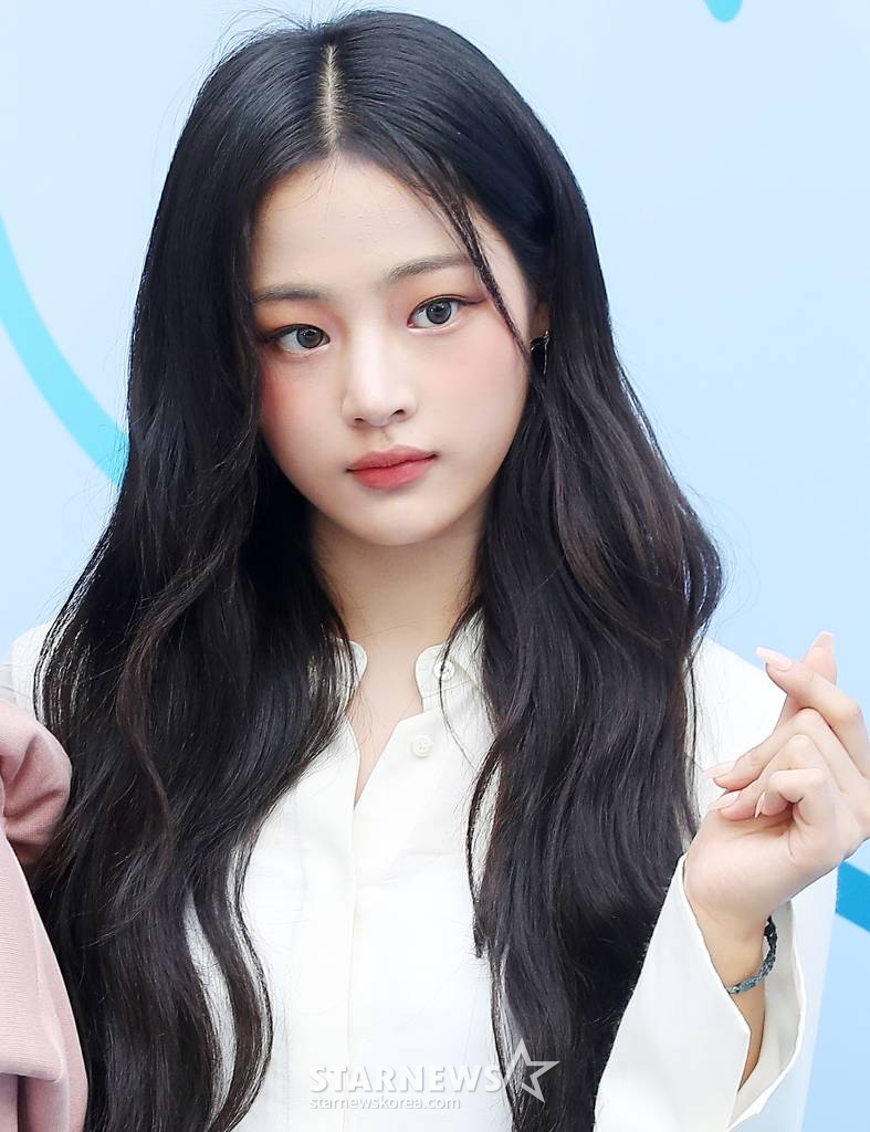 걸그룹 뉴진스 민지가 5일 오전 서울 중구 동대문디자인플라자(DDP)에서 열린 '2024 S/S 서울패션위크' 얼킨 컬렉션에 참석해 포즈를 취하고 있다. 2023.09.05 /사진=김창현