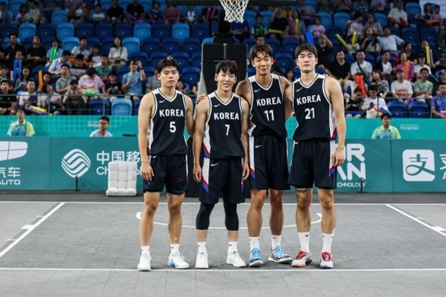 남자 3대3농구 대표팀. 왼쪽부터 김동현, 서명진, 이원석, 이두원. /사진=2022 항저우 아시안게임 조직위