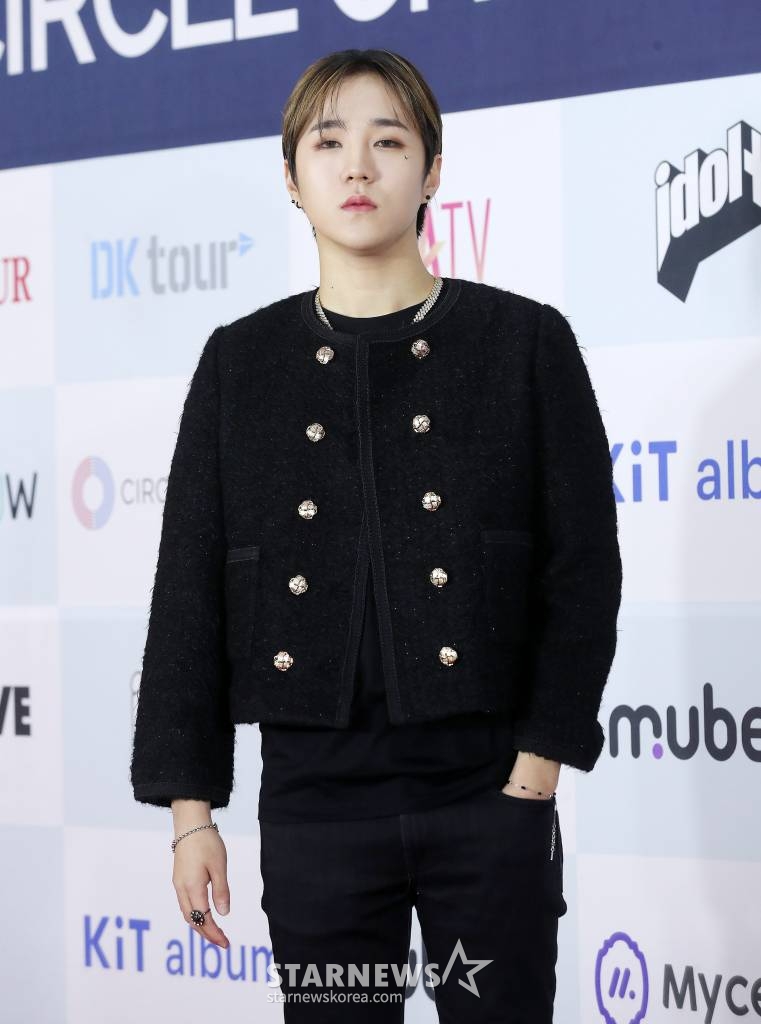 가수 비오가 18일 오후 서울 송파구 올림픽공원 KSPO DOME에서 진행된 '써클차트 뮤직 어워즈 2022' 레드카펫 행사에 참석해 포즈를 취하고 있다. 2023.02.18 /사진=김창현 기자 chmt@