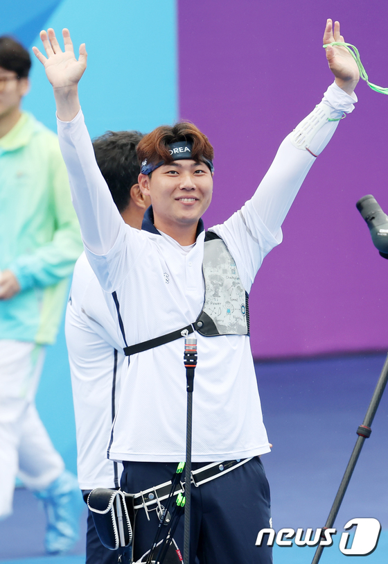 이우석이 7일 아시안게임 개인전에서 동메달을 확정짓고 밝게 웃고 있다. /사진=뉴스1