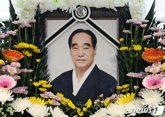 8일 서울 용산구 순천향대학교 병원 장례식장에 마련된 빈소에 고인의 영정이 놓여 있다. /사진=뉴스1