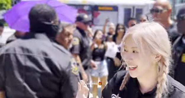 /사진='Rosesarerosie' 화면 캡처