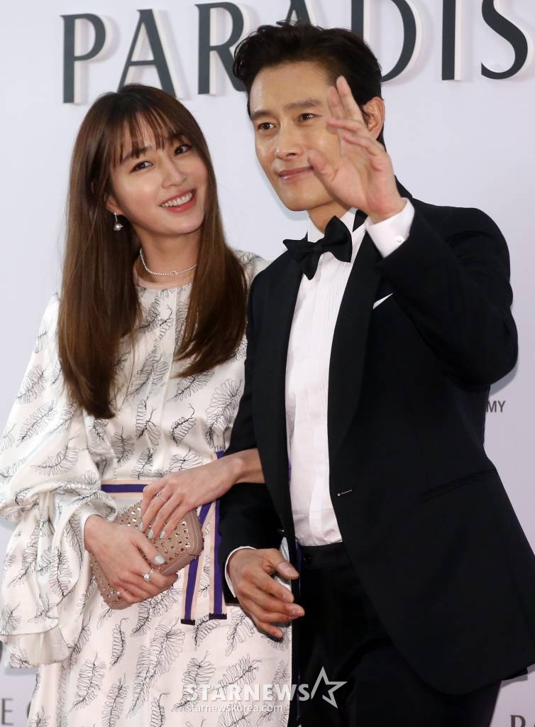 배우 이민정(왼쪽)과 이병헌 /사진=임성균 기자 tjdrbs23@