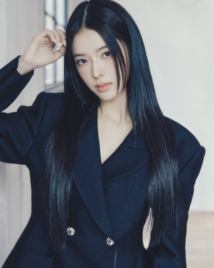 배우 노정의가 5일 오후 서울 종로구 삼청동의 한 카페에서 진행된 넷플릭스 영화 '황야' 관련 인터뷰를 위해 포즈를 취하고 있다. 노정의는 극 중 폐허가 된 세상 속에서 할머니와 단둘이 살아가는 소녀 한수나 역을 맡았다. '황야'는 폐허가 된 세상, 오직 힘이 지배하는 무법천지 속에서 살아가는 자들이 생존을 위해 벌이는 최후의 사투를 그린 액션 블록버스터다. / 사진제공 = 넷플릭스 /사진=김창현