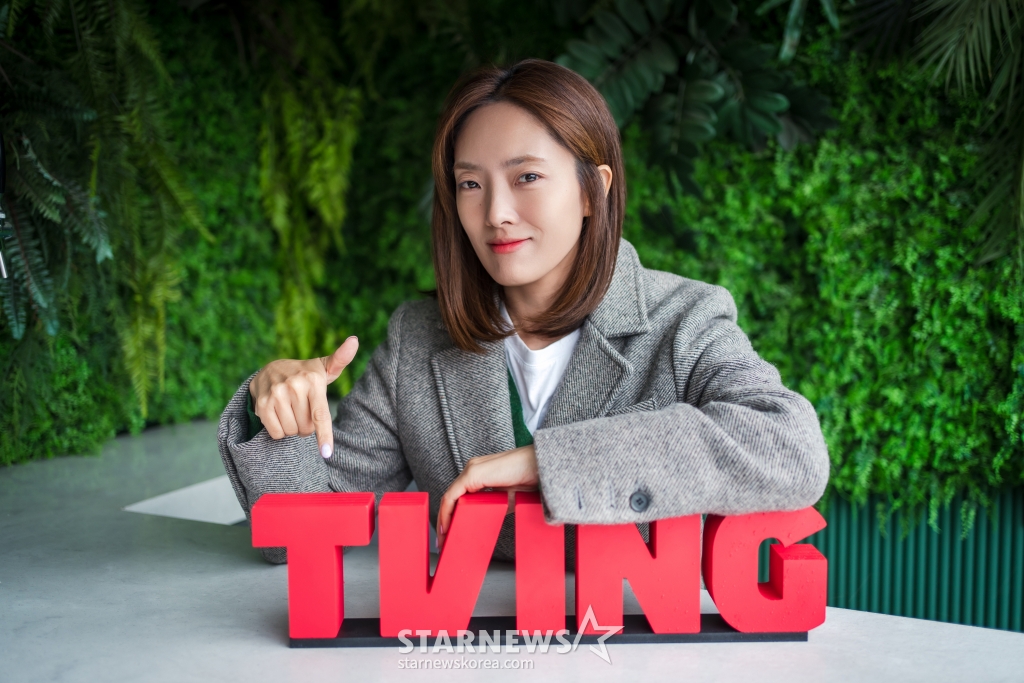 티빙 드라마 '피라미드 게임'의 박소연 감독이 25일 진행된 라운드 인터뷰를 위해 포즈를 취하고 있다. /사진제공=티빙 2024.03.25 /사진=이동훈
