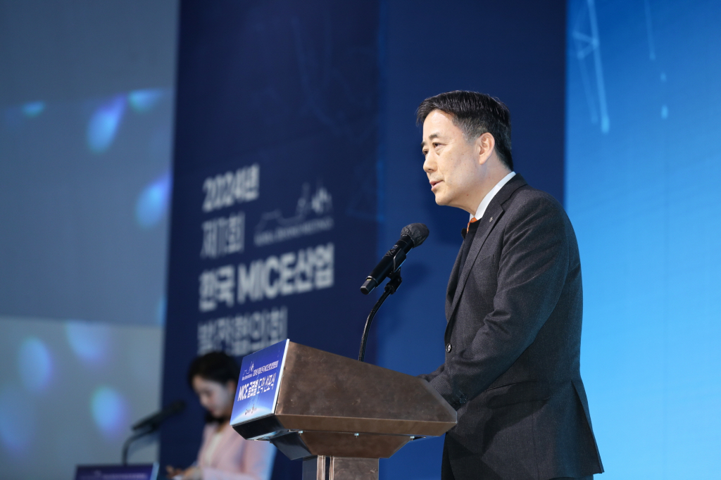한국MICE산업발전협의회 행사에서 축사 중인 한국관광공사 서영충 사장직무대행