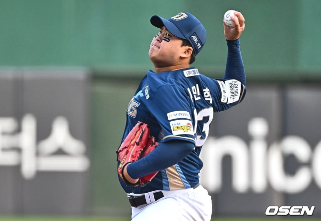 30일 부산 사직구장에서 2024 신한 SOL 뱅크 KBO 리그 롯데 자이언츠와 NC 다이노스의 경기가 열렸다. NC 다이노스 선발 투수 신민혁이 역투하고 있다.