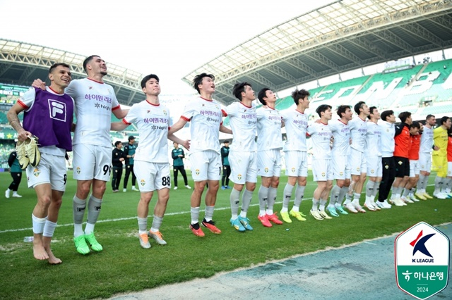 강원FC 선수단. /사진=한국프로축구연맹 제공